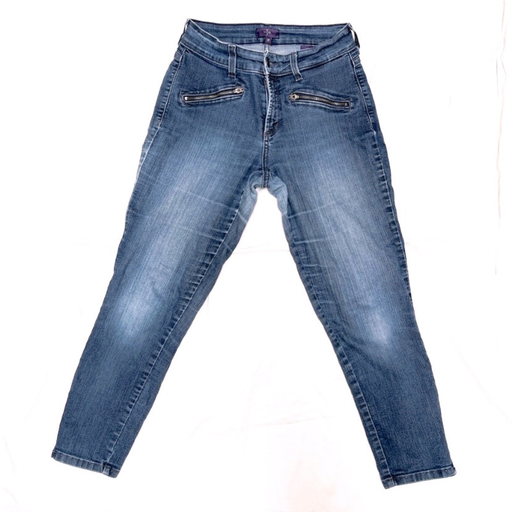 ✨HP✨ NYDJ legging jeans with zip pocket and hem detail